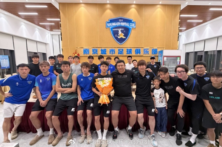 官方:余梦辉转会深圳新鹏城,南京城市中场两年3球7助攻 官方:余梦辉转会深圳新鹏城,南京城市中场两年3球7助攻