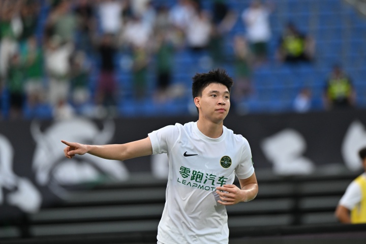 西乙格拉纳达持续追逐王钰栋 球员更倾向德乙联赛 西乙格拉纳达持续追逐王钰栋 球员更倾向德乙联赛