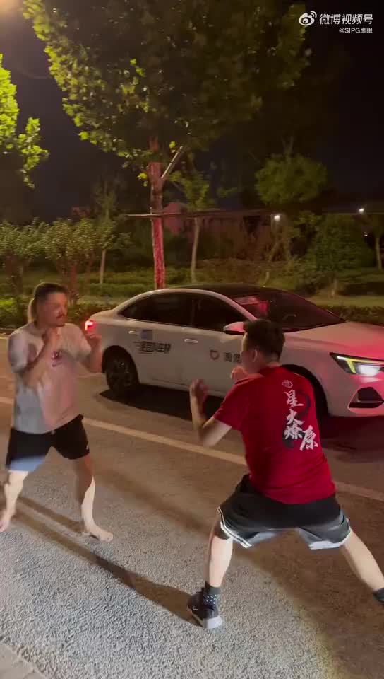 上海德比赛后爆发冲突 四名球迷因肢体斗殴被刑拘 上海德比赛后爆发冲突 四名球迷因肢体斗殴被刑拘