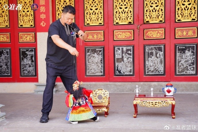 里夫斯中国行石狮站看提线木偶 体验闽南非遗文化