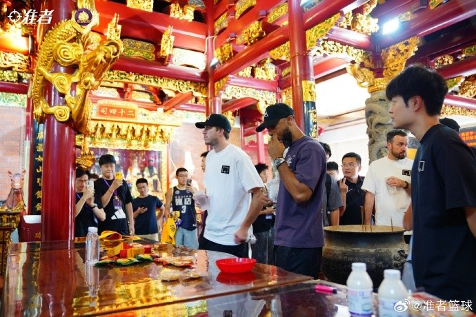 里夫斯中国行石狮站看提线木偶 体验闽南非遗文化