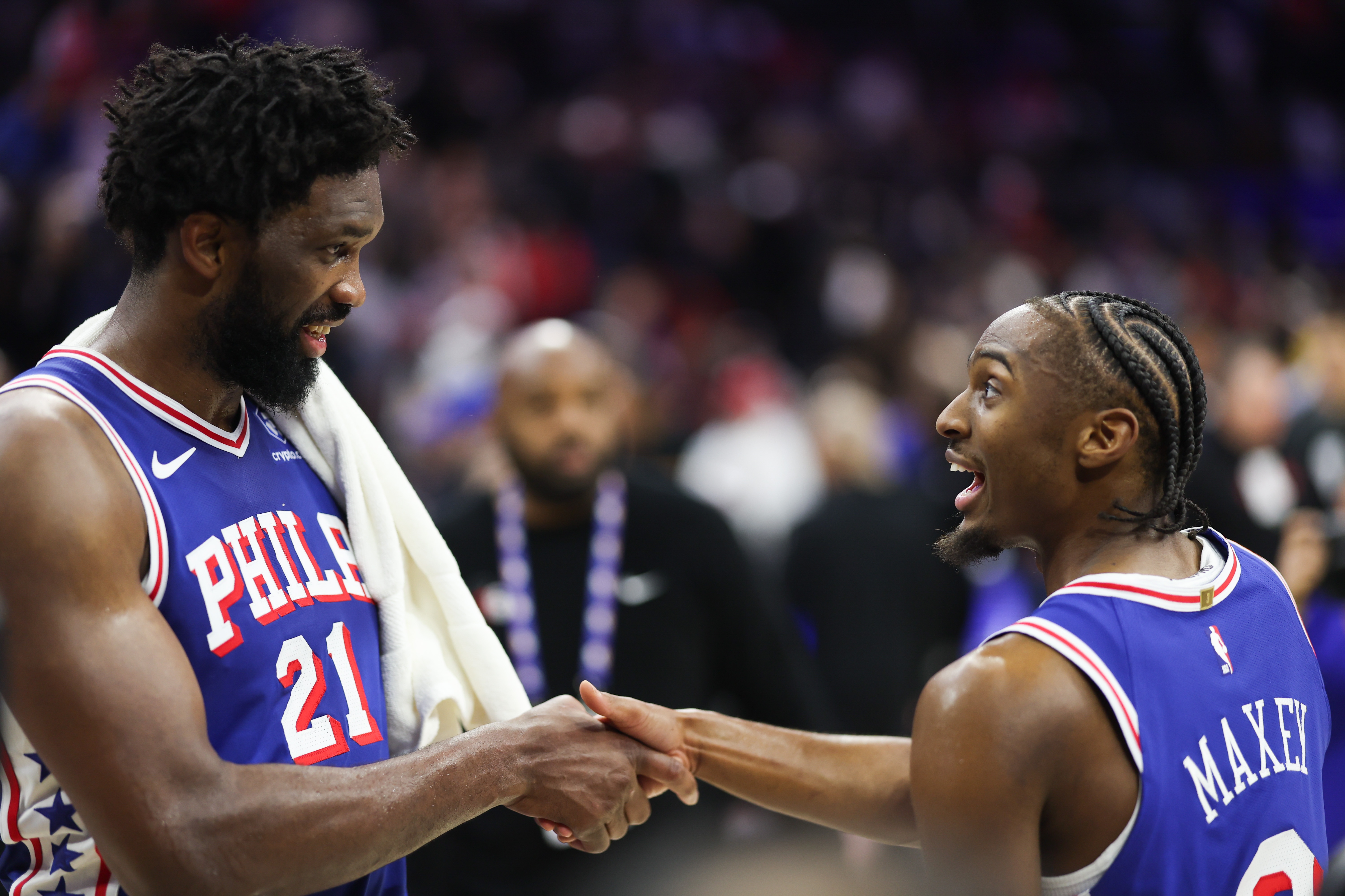 季后赛护筐漏勺榜：马克西三分防守垫底，恩比德第八