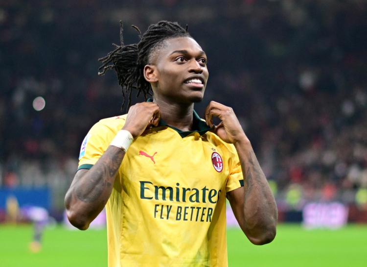 米体：加拉塔萨雷为莱奥开税后年薪1200万欧合同，维拉将加入争夺