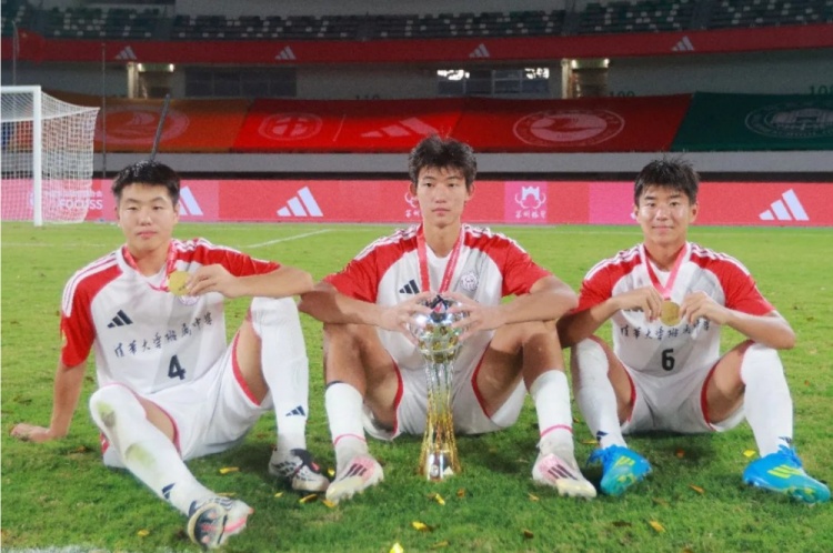 十七岁的夏天，他定义了高中生球员的上限