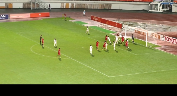 司雨角球抢点头球破门，中国女足2-1领先中国香港女足